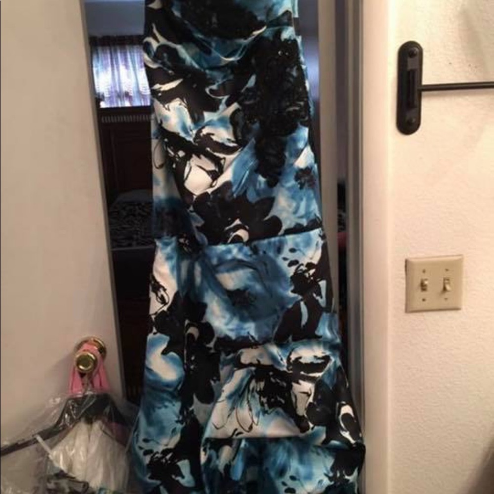 Prom dresses - Picture 3 of 8